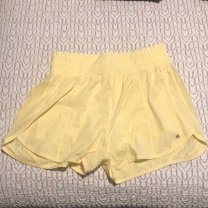 Oasis Breeze Shorts - Yellow
